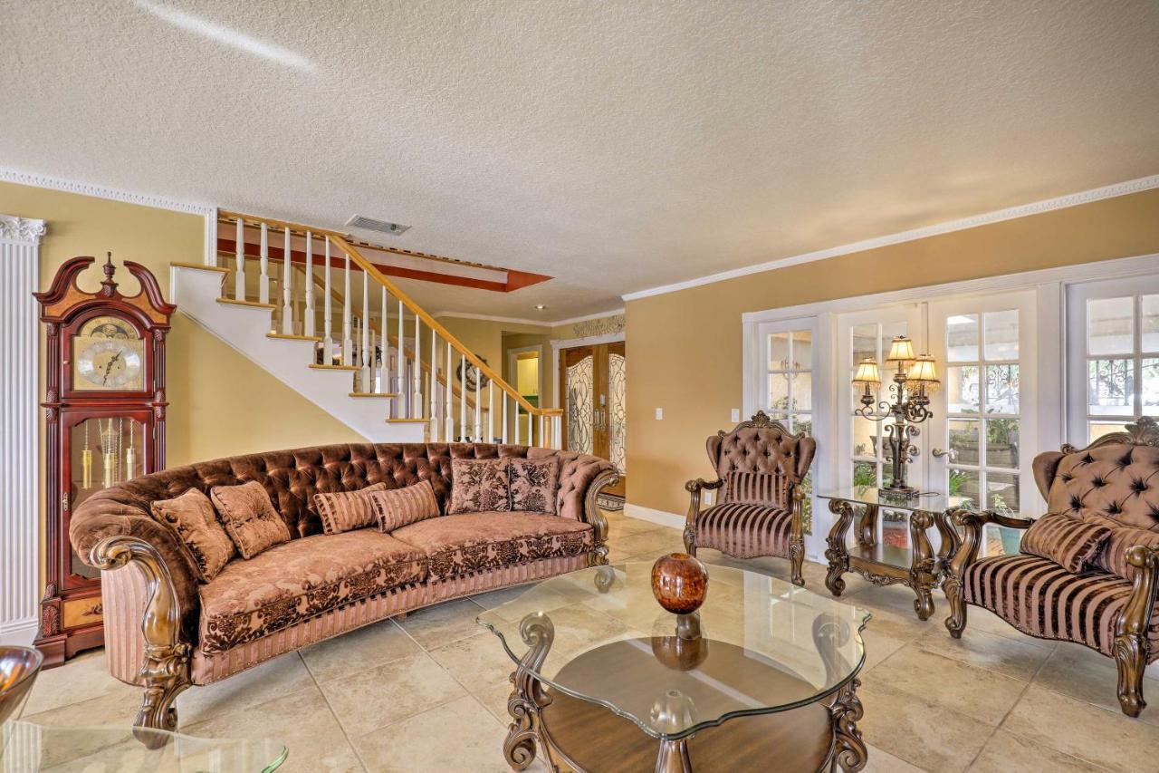 Cozy Home In Heart Of Tampa With Lanai And Pool! Exterior photo