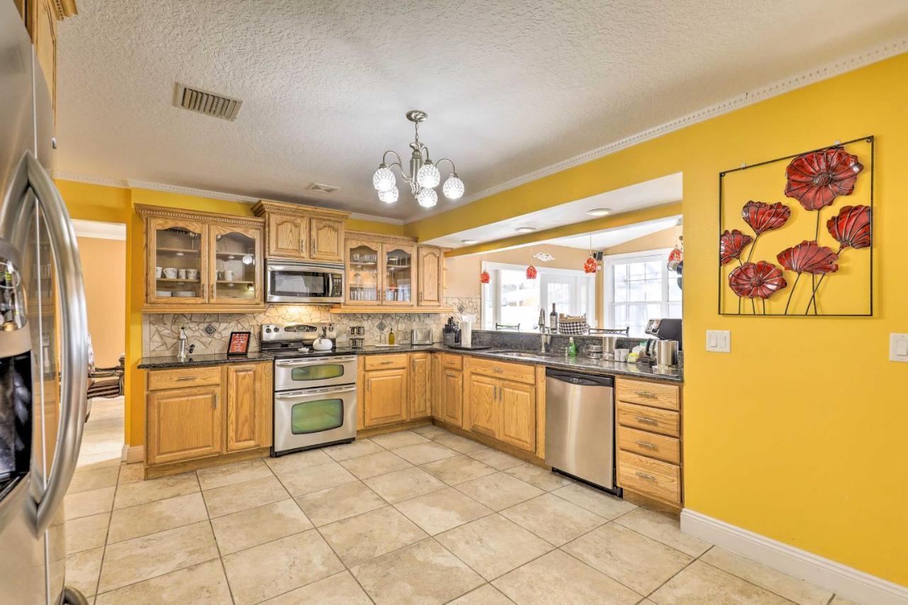 Cozy Home In Heart Of Tampa With Lanai And Pool! Exterior photo