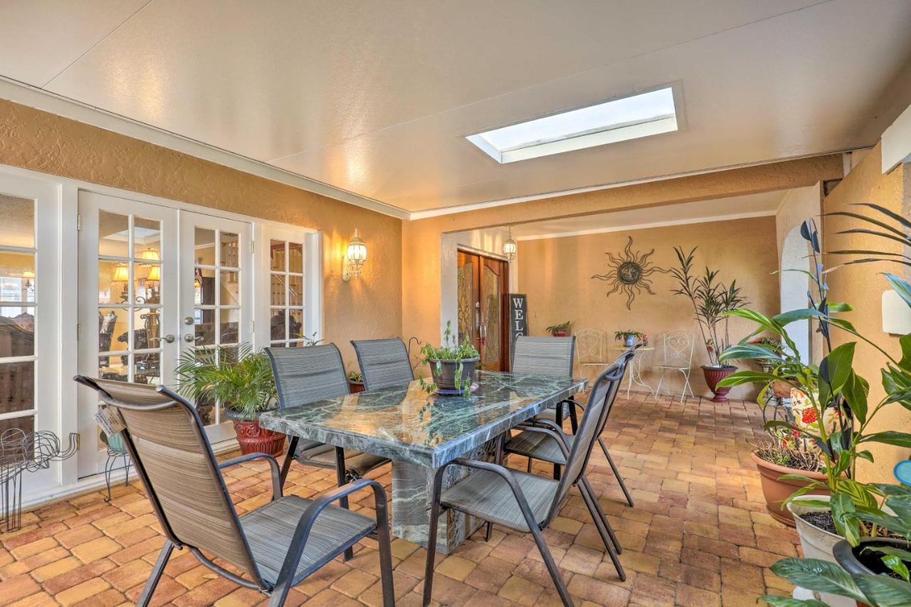 Cozy Home In Heart Of Tampa With Lanai And Pool! Exterior photo